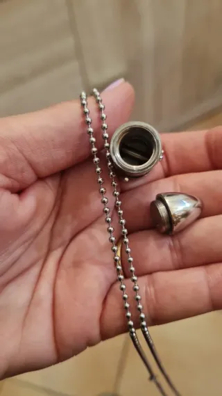 Collana proiettile porta pillole