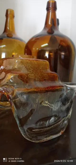 Cuenco o tulipa de cristal ámbar y damajuanas