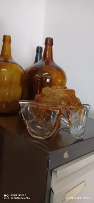 Cuenco o tulipa de cristal ámbar y damajuanas