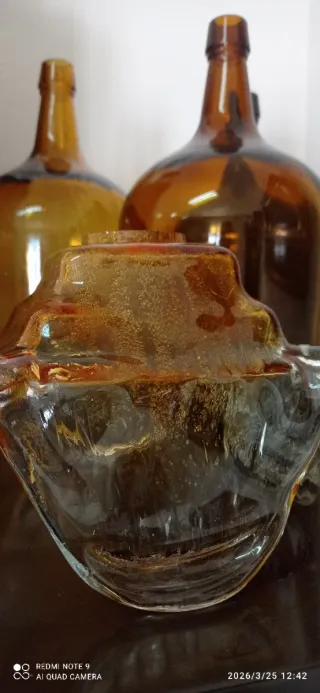 Cuenco o tulipa de cristal ámbar y damajuanas