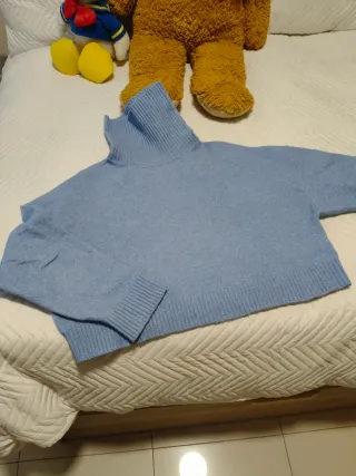 Jersey azul de cuello alto