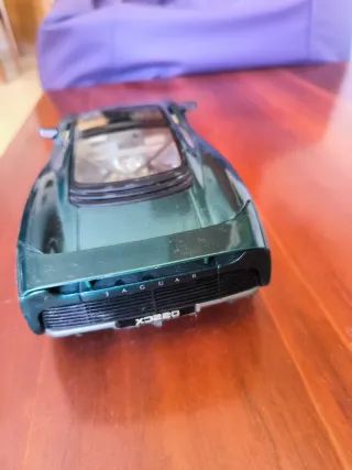 Jaguar XJ220 1:18 Verde Metálico