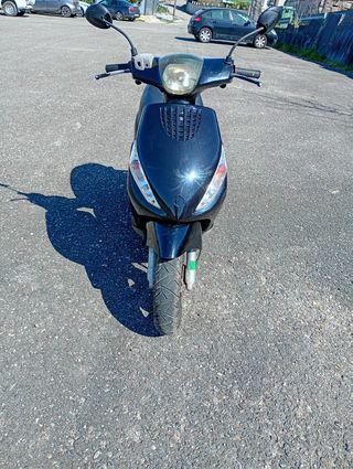 Piaggio Zip 100 Scooter