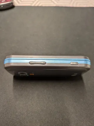 Móvil LG KS360 con cascos y cargador