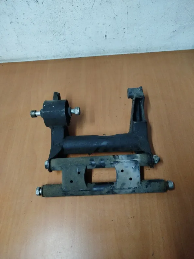 Soporte Motor Aprilia Sport City 2005