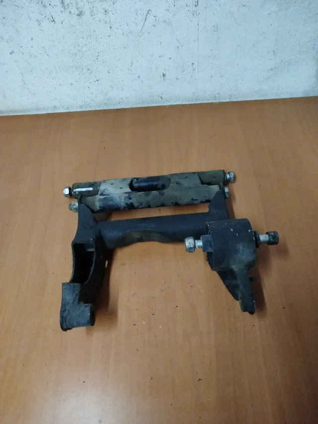 Soporte Motor Aprilia Sport City 2005