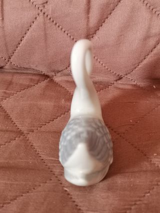Figura cisne cerámica blanco y azul