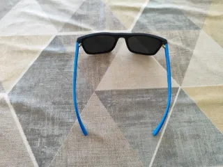 Gafas de sol Emporio Armani negras y azules