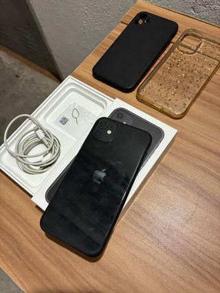 iPhone 11 64GB + Caja + 2 Fundas + Cargador