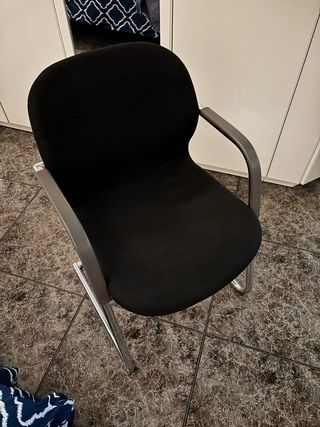 Sillas de escritorio metálicas negra y gris