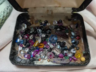 Cajita Ronson con pedrería antigua