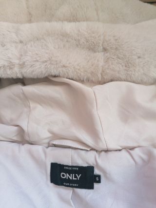 Abrigo de pelo ONLY mujer talla S.