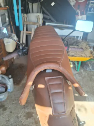 Honda CBF250 Naked Moto