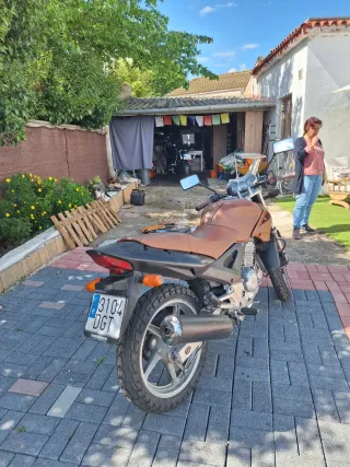 Honda CBF250 Naked Moto