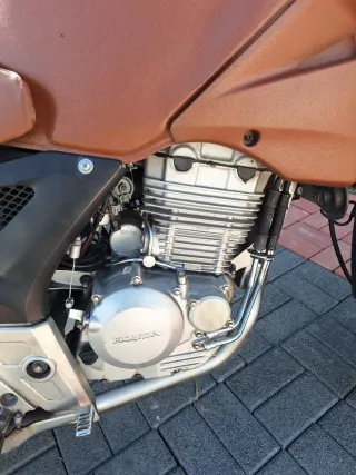Honda CBF250 Naked Moto