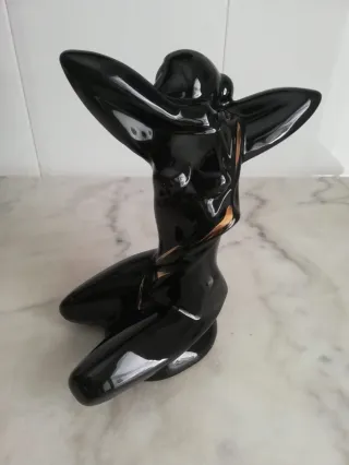 Figura cerámica mujer negra