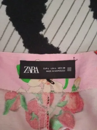 Vestido Zara estampado chillis rosa