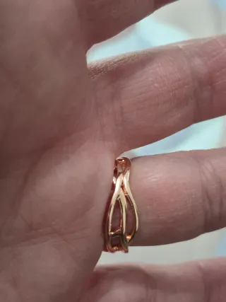 Anillo oro rosa con piedra verde