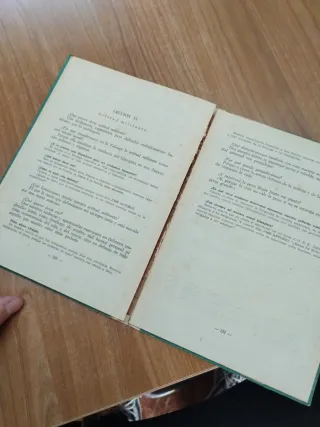 Libro Formación política FET Y DE LAS JONS