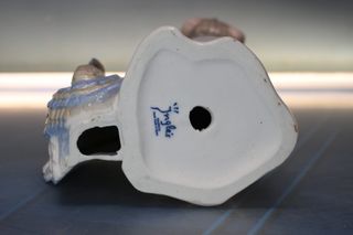 Porcelana Ramón Inglés: Figura de muchacha con aves. Brillo. Años 70.