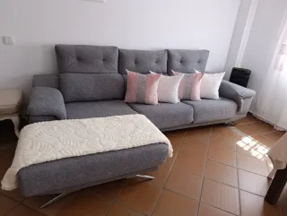 Sofá gris chaise longue