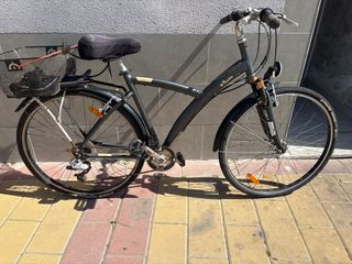 Bicicleta BTWIN gris con cesta