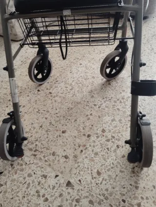 Andador para personas con movilidad reducida