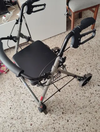 Andador para personas con movilidad reducida