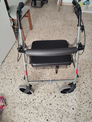 Andador para personas con movilidad reducida