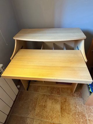 Escritorio de madera para habitación