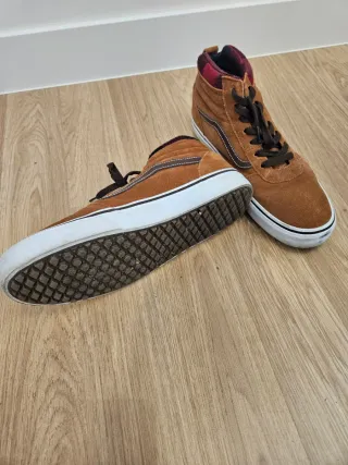 Botas Vans Marrones y Rojas