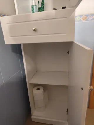 Armario de baño blanco alto