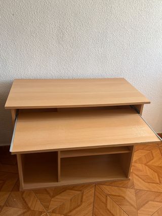 Escritorio compacto con bandeja extraíble