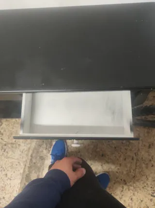 Mueble de entrada negro con cajones