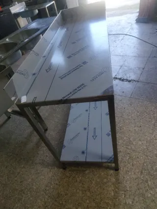 MESA ACERO CON PETO Y BALDA 658746091