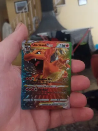Carta Pokémon Pikachu VMAX TG17/TG30