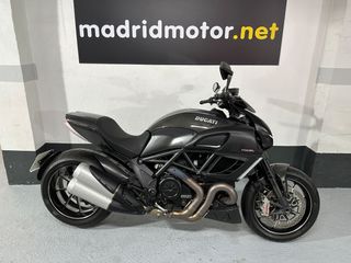 DUCATI DIAVEL CARBÓN