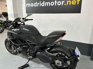 DUCATI DIAVEL CARBÓN