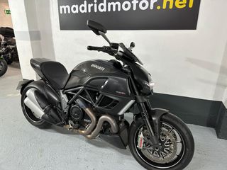 DUCATI DIAVEL CARBÓN