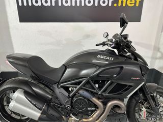 DUCATI DIAVEL CARBÓN