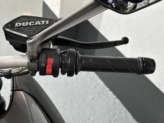 DUCATI DIAVEL CARBÓN