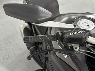 DUCATI DIAVEL CARBÓN