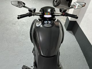 DUCATI DIAVEL CARBÓN