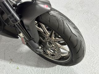 DUCATI DIAVEL CARBÓN