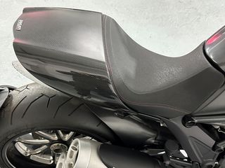 DUCATI DIAVEL CARBÓN