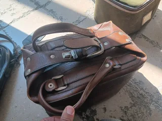 Maletín negro de piel sintética