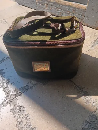 Maletín negro de piel sintética