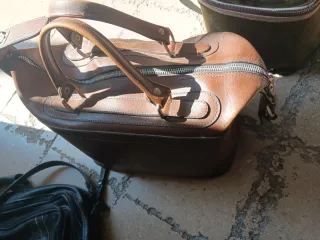 Maletín negro de piel sintética