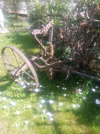 Aratro antico in ferro battuto