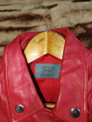 Cazadora motera roja